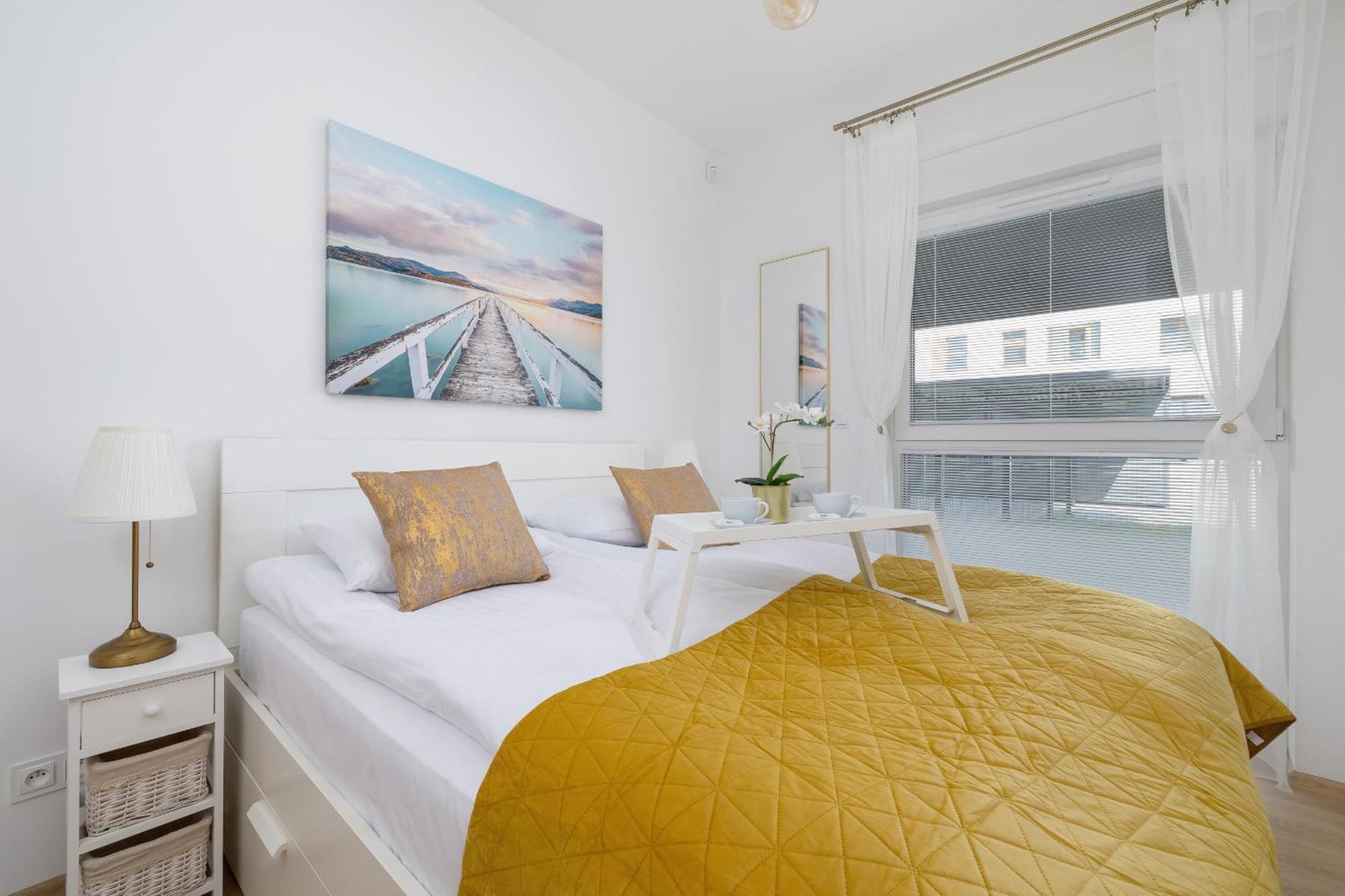 Luxury Two Bedroom Apartment With Terrace And Parking By Renters Prestige Катовіце Екстер'єр фото