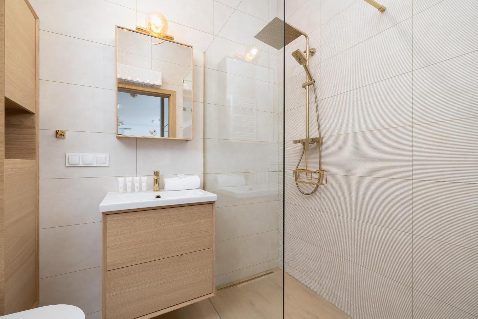 Luxury Two Bedroom Apartment With Terrace And Parking By Renters Prestige Катовіце Екстер'єр фото