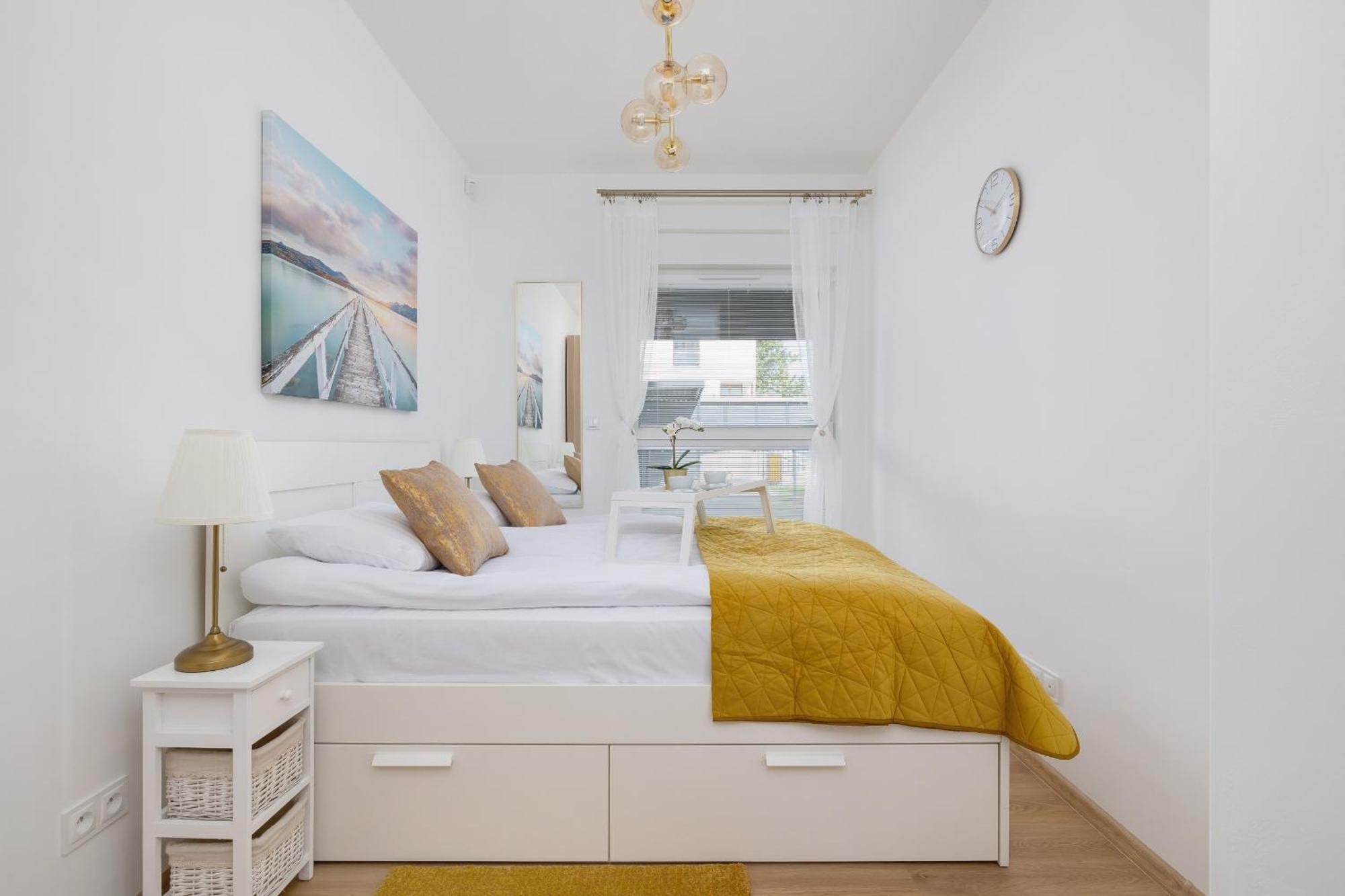 Luxury Two Bedroom Apartment With Terrace And Parking By Renters Prestige Катовіце Екстер'єр фото